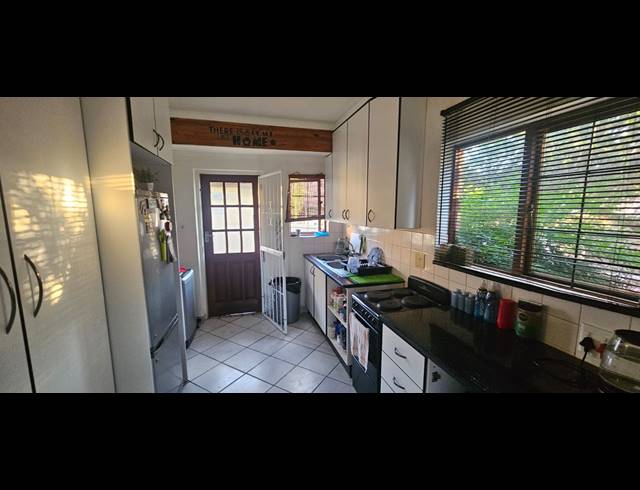 2 BEDROOM TOWNHOUSE FOR SALE IN VANDERBIJLPARK SE 3